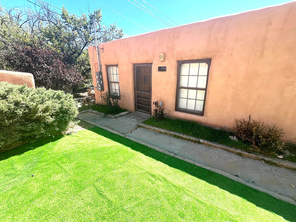 Step into your new home at 1154 Cerro Gordo Road! Enjoy the convenience of private access and your own parking space. This home is move-in ready.