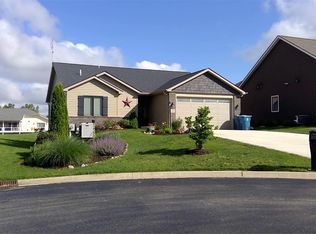 260 Ln 280c Hamilton Lk, Hamilton, IN 46742