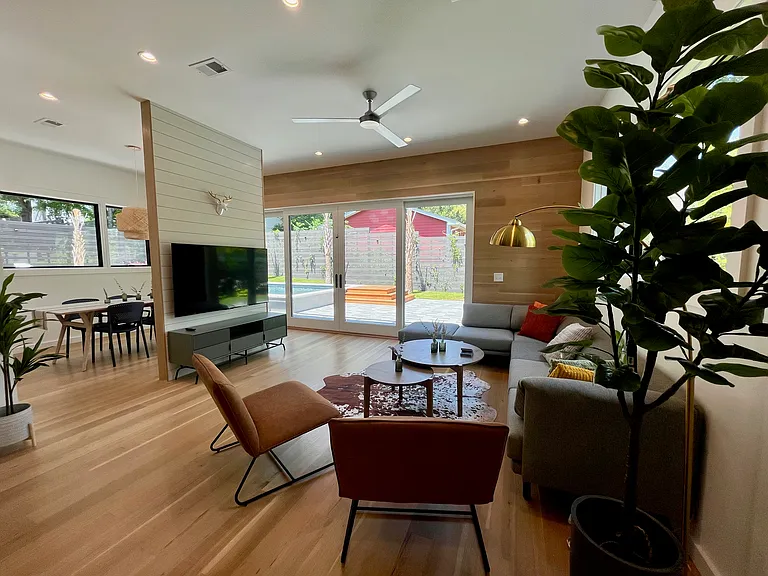 212 Linnea Ln — Photo 3