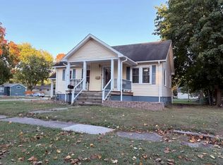 809 N 3rd St, Kentland, IN 47951