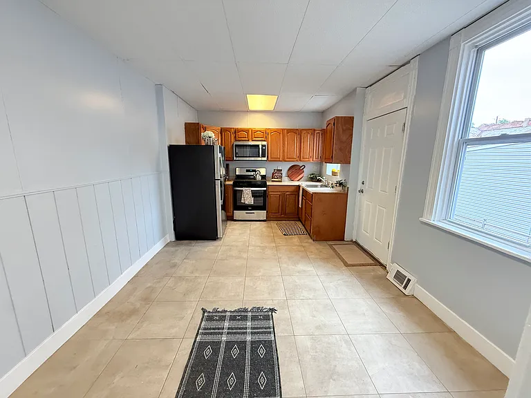 619 Poplar St — Photo 5