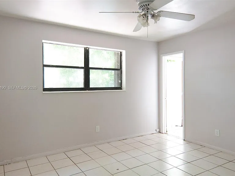 1321 N 58th Ave #1321 — Photo 6