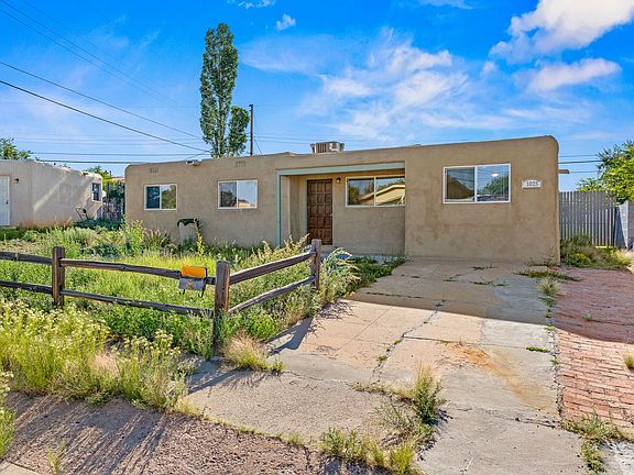 3rd image of 1025 Valerie Cir