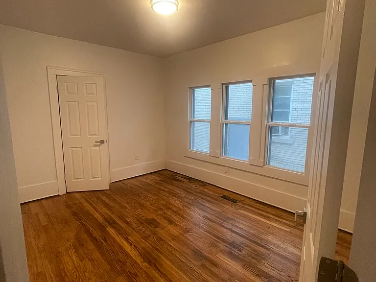 2211 Gladstone St #1 — Photo 9