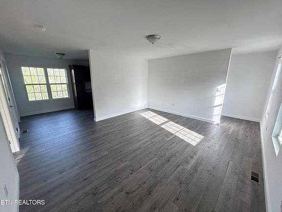 5th image of 132 View Ln