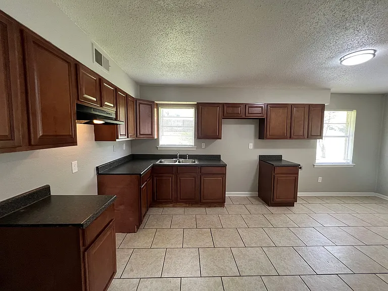 5258 Beaverton Dr — Photo 6