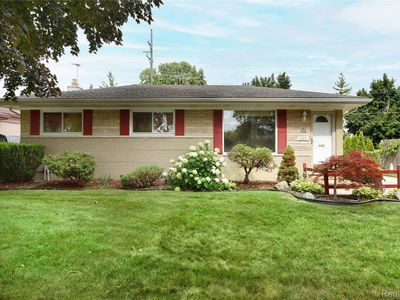 32241 Hawthorne Dr, Warren, MI, 48092