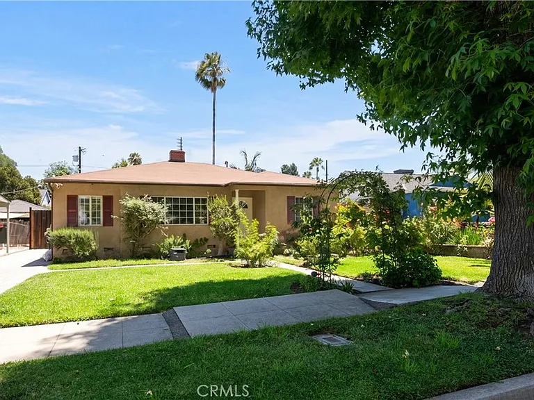 4722 Ventura Canyon Ave — Photo 2