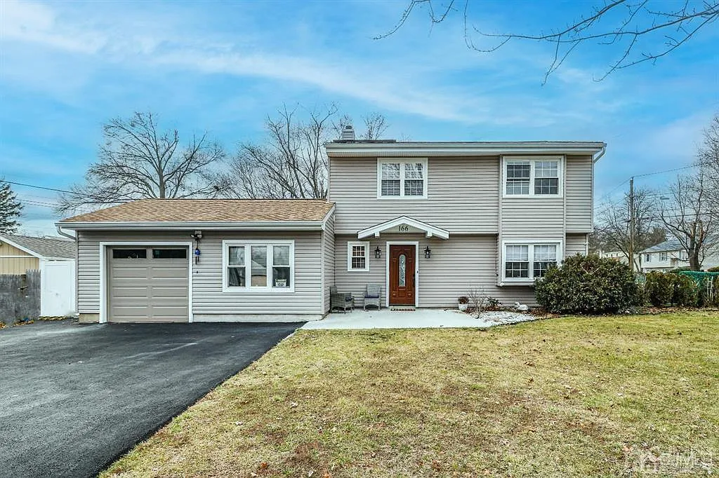 166 Mountain Ave photo 1