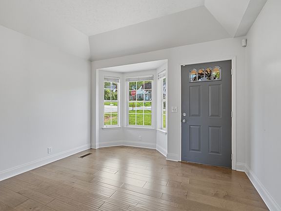 4th image of 1914 Scott Ave