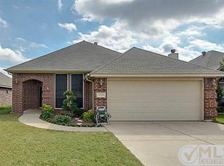 3120 Riverlakes Dr, Hurst, TX 76053