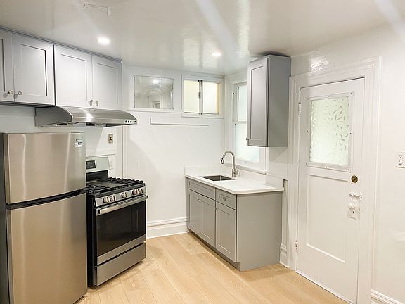 3rd image of 617 Frederick St