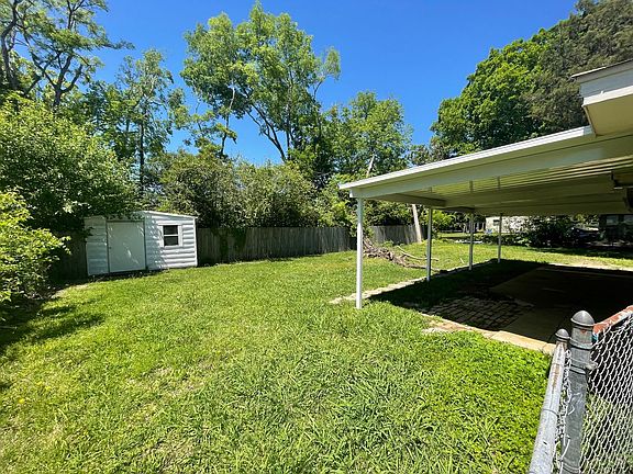 3rd image of 2030 Green Acres Dr