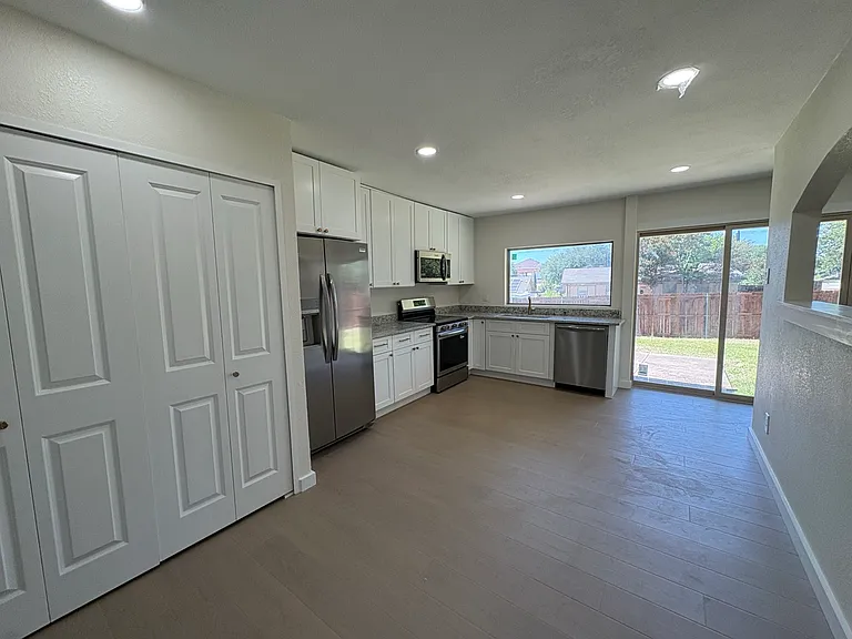 5017 Longhorn Trl — Photo 7