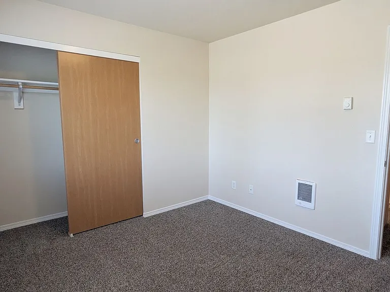 Wellesley Park Apartments — Photo 131