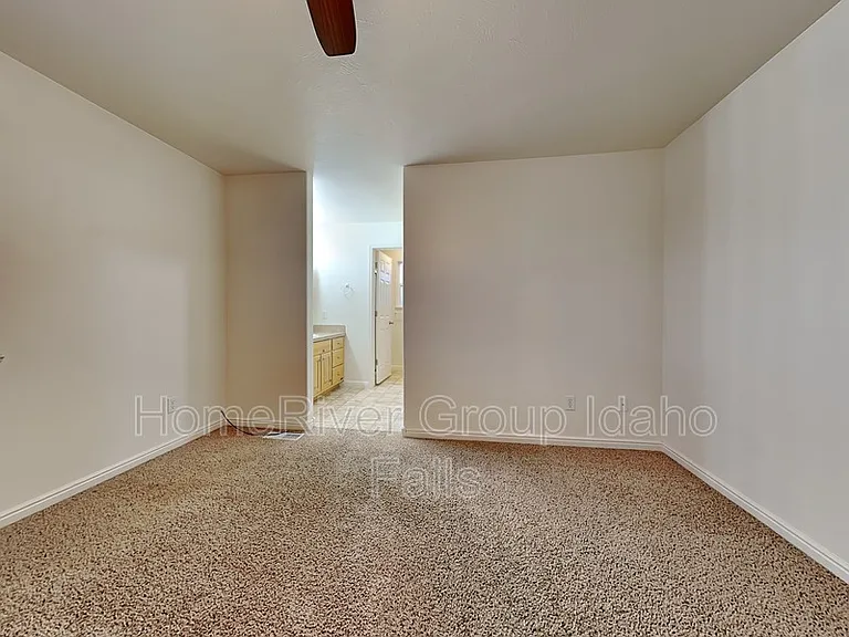 390 Bridger Dr — Photo 14