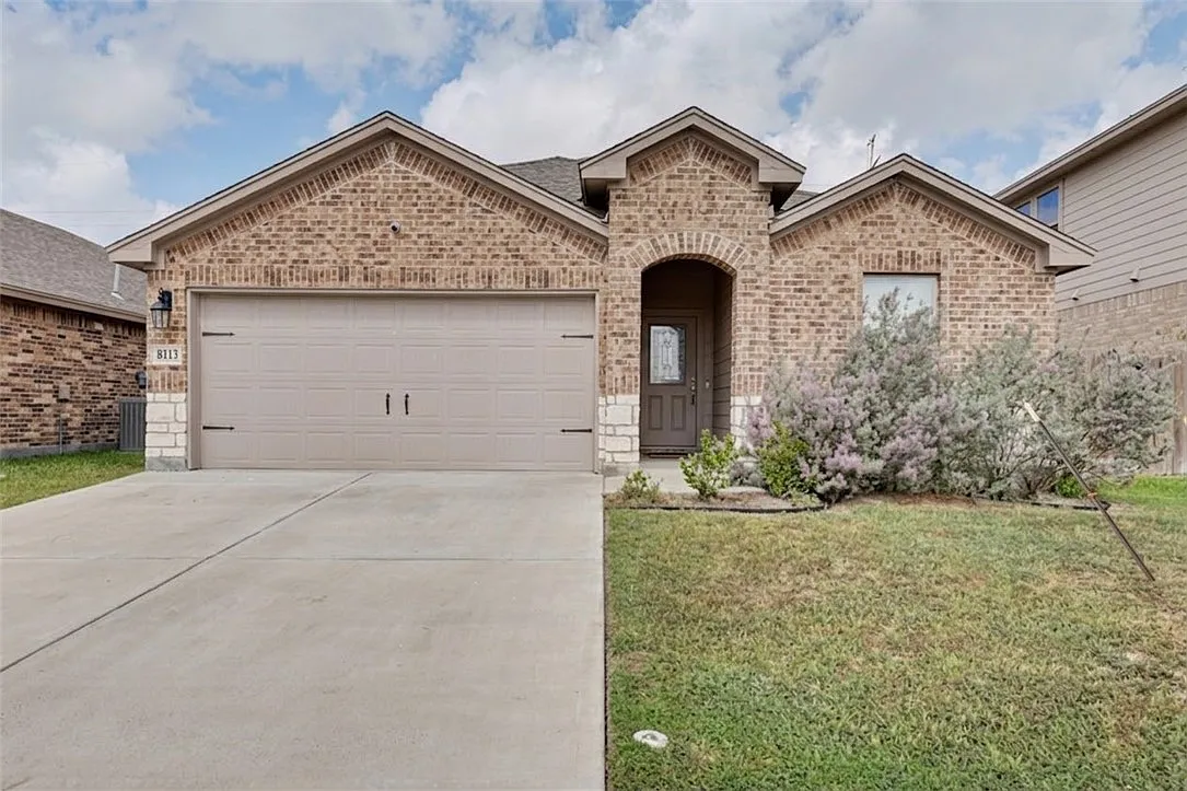 4 bed, 2.5 bath, 1865 sqft, $2,600 — Photo 1