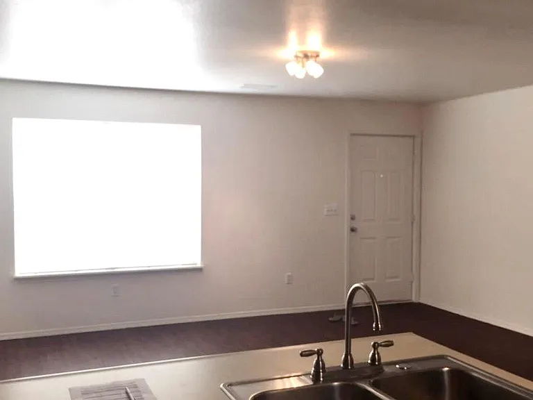 280 S Lewis Ave #1 — Photo 5