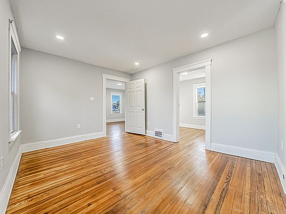 5th image of 3076 W 104th St #Up