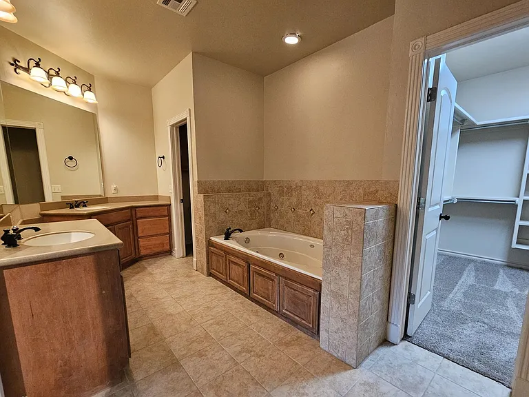 120 Napoli Ct — Photo 17