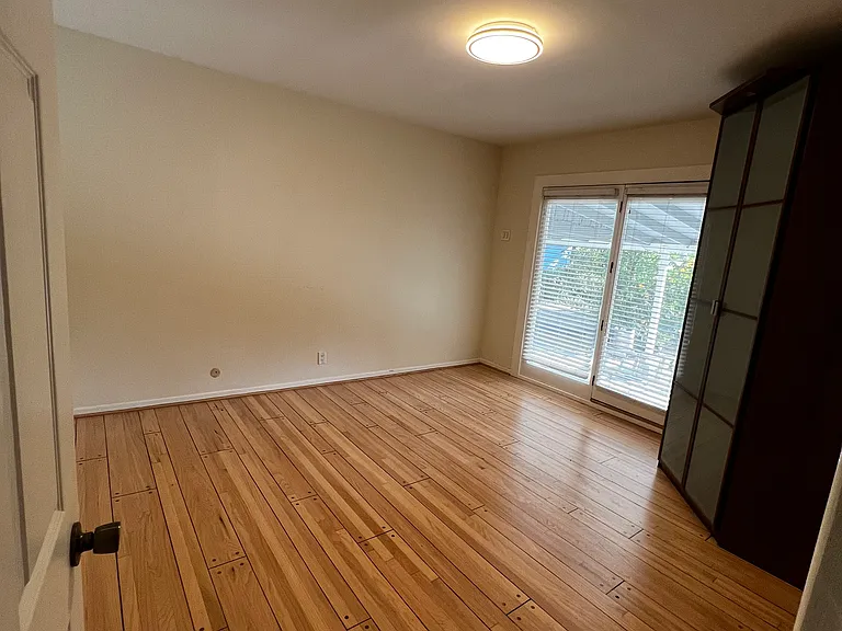 8917 Rathburn Ave — Photo 6