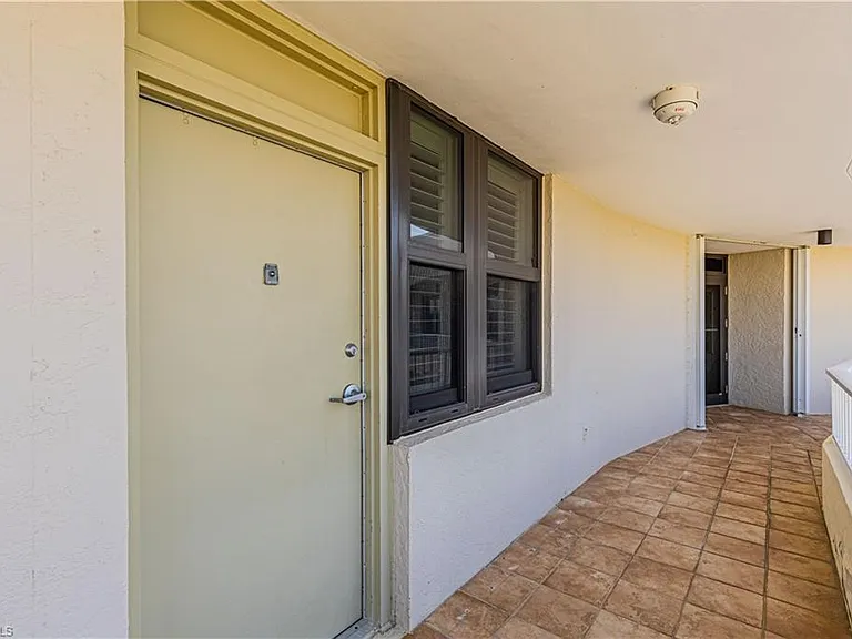 320 Seaview Ct #2004 — Photo 25