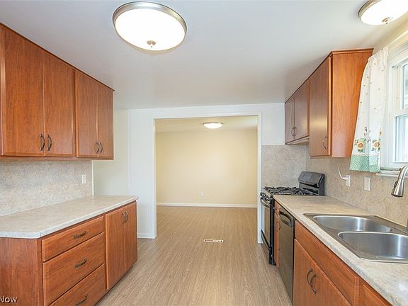 3rd image of 15500 Richard Dr