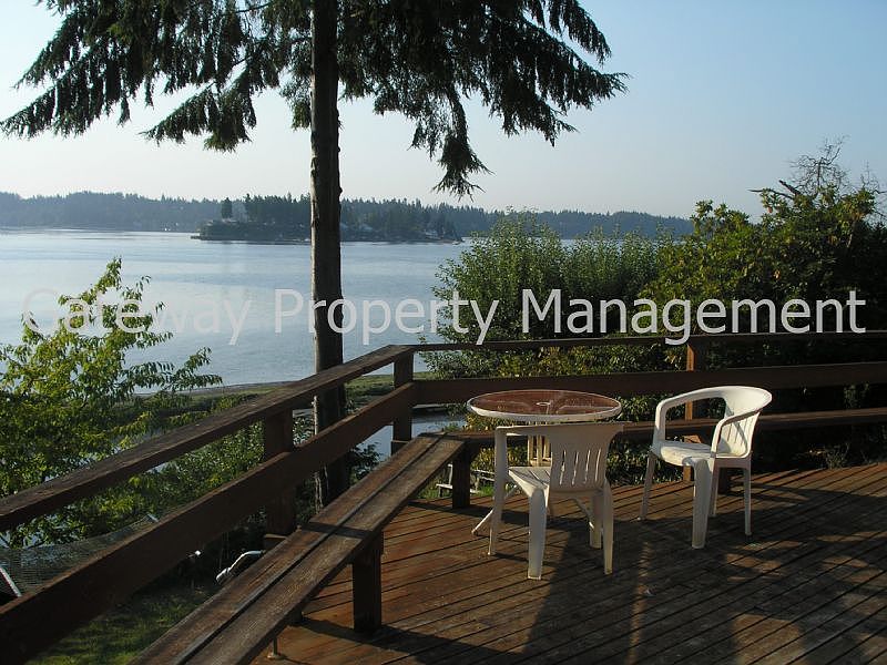 2nd image of 571 SE Dawnview Dr