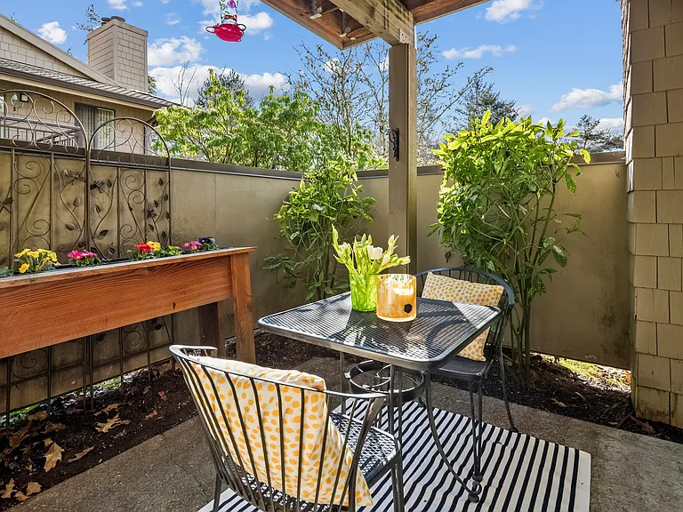 15 Crestfield Ct #15 — Photo 4