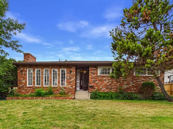 5 SE Chisholm Cres NW, Calgary, AB T2L 0Y9