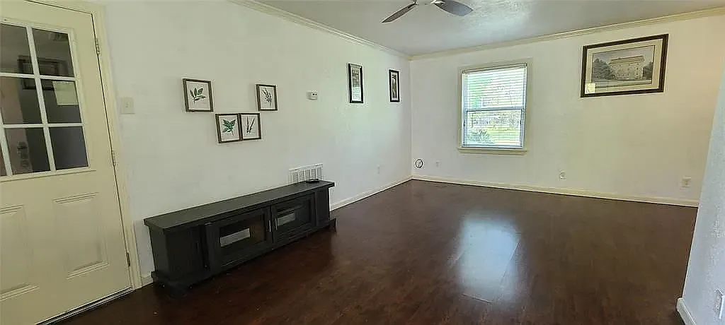 2 bed, 914 sqft, $1,350 — Photo 3