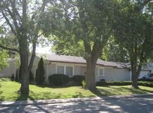 1 Sycamore Ave, Carpentersville, IL 60110