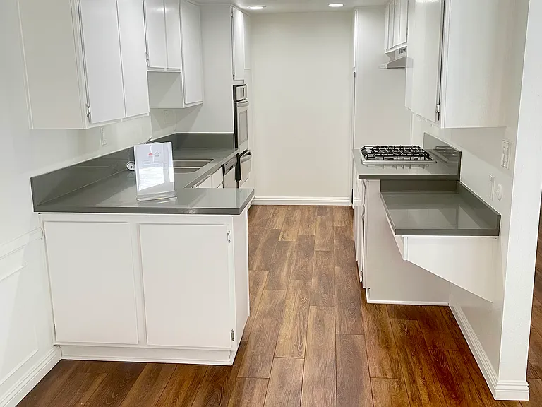 California Euclid Apartments — Photo 9
