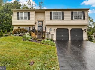 4382 Hillside Rd, Reading, PA 19606