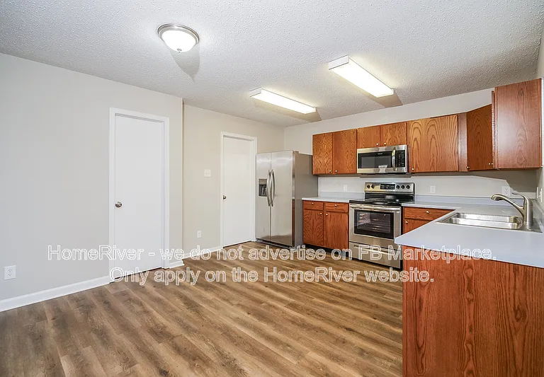 524 Runnymede Ct — Photo 4