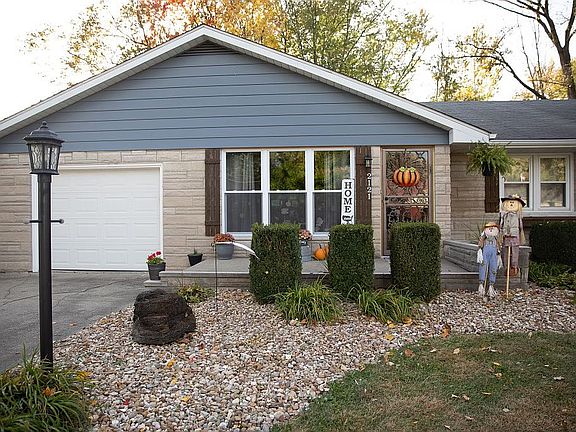 2nd image of 2121 Heideman Dr
