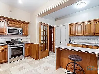 7 bed, 12000 sqft, $4,500 — Photo 2
