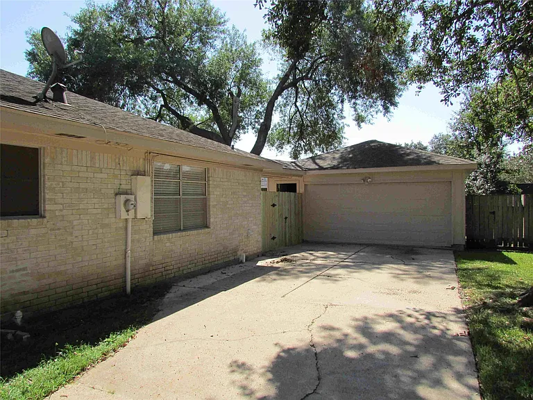 3219 Ashmont Ln — Photo 15