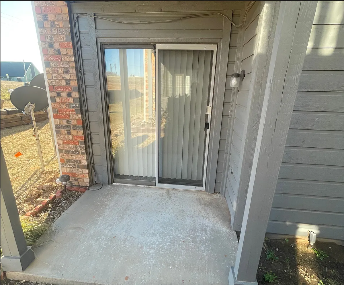 Building Photo - 4321 SE Camelot Dr