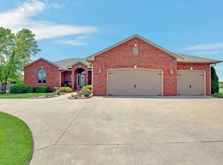 724 Stone Creek Dr, Newton, KS 67114