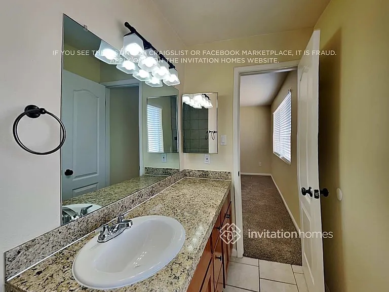 2911 W Laurel Ln — Photo 14
