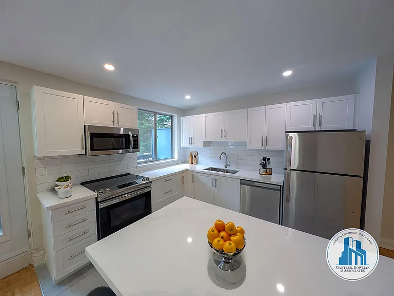 216 Essex Ave — Photo 8