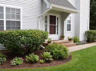 43 Weatherhill Rd, Hamburg, NJ 07419