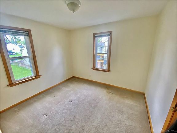 5th image of 1481 Elmdale Dr