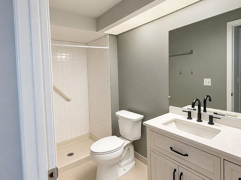 904 Williamsburg Ct, photo 13