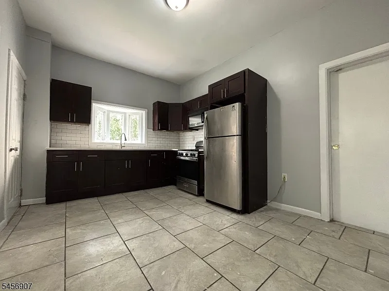 2 bed, 1.0 bath, $1,900 — Photo 1