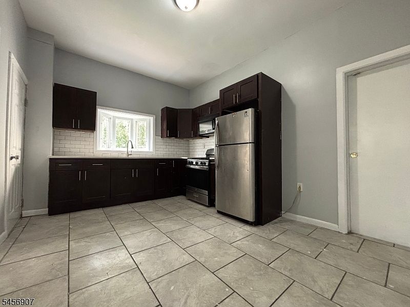 1st image of 144 E Jersey St #1