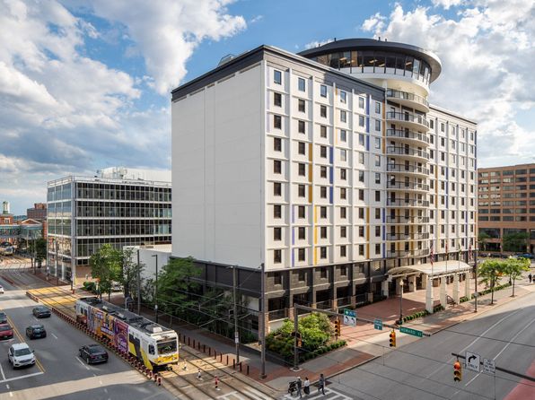 301 W Lombard St #1-820