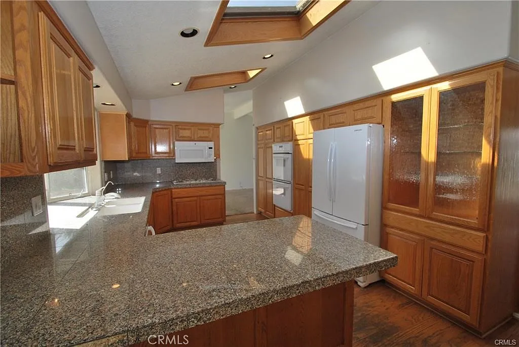 3 bed, 1736 sqft, $5,250 — Photo 3