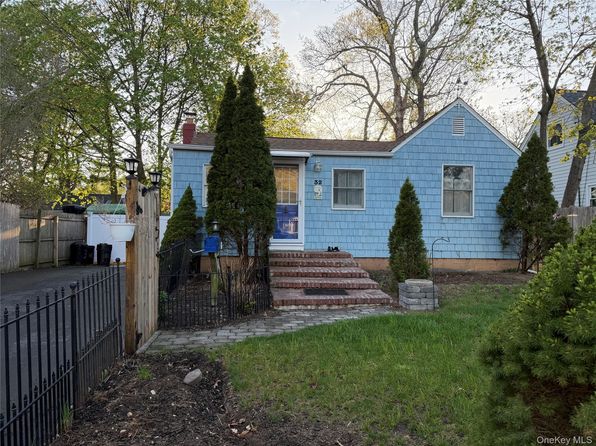 32 Dewey St